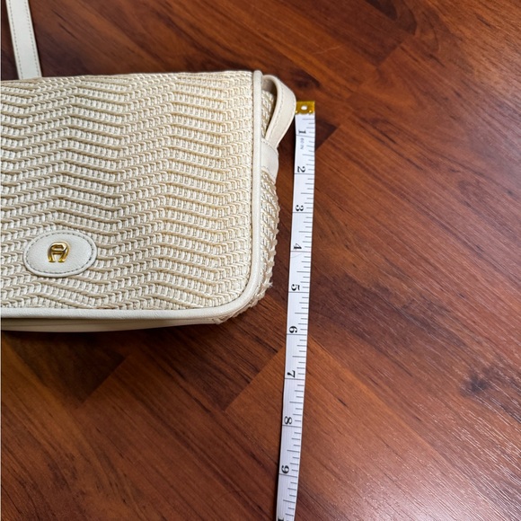 Vintage Etienne Aigner Cream Woven Crossbody Bag With Built In Wallet Organizer - Picture 9 of 13